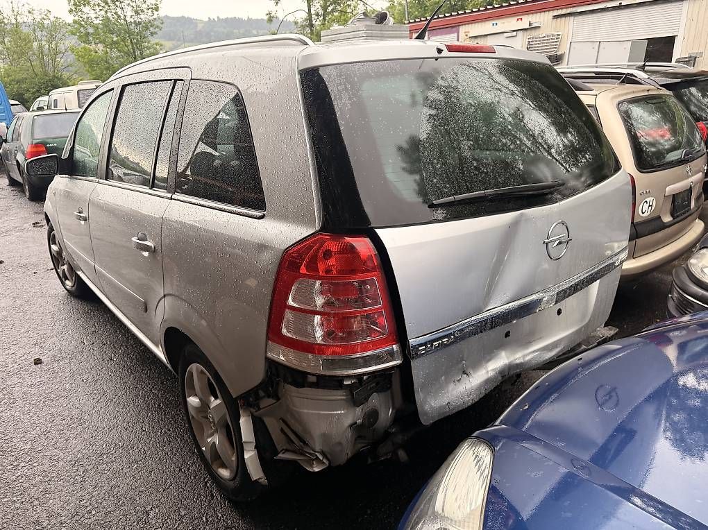 Automobili: Opel Zafira B  Ersatzteile – Usato da Udligenswil venduto da Sch2s 2