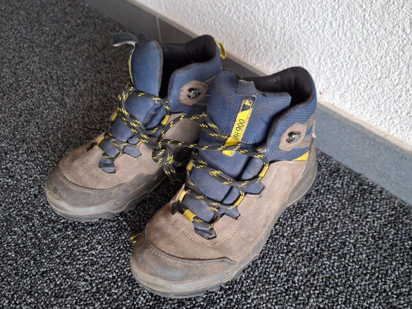 Chaussures garçon: Kinder Wanderschuhe Grösse 35 – D'occasion à Hittnau par Goeggi83 1
