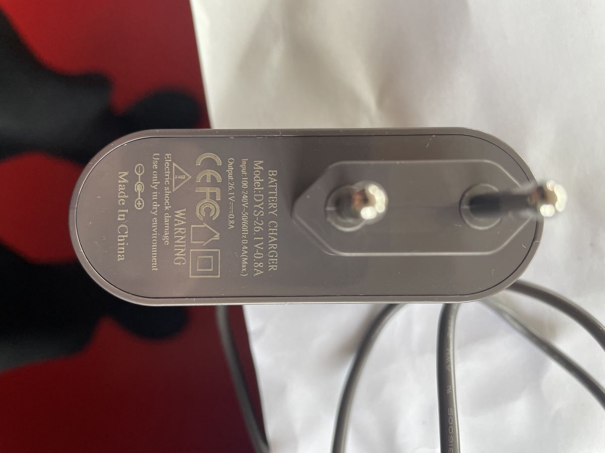 Câbles: Dyson V8 Ladekabel – D'occasion à Eschenbach SG par male 1