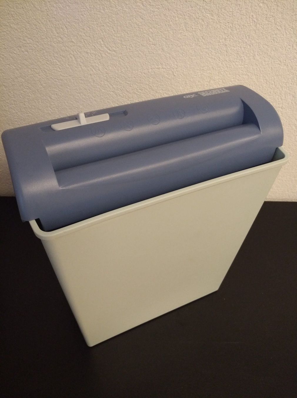 Distruggi documenti: SECURITY SHREDDER GBC - fabrikneu – Nuovo e nell'imballaggio originale da Stäfa venduto da  1