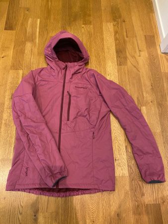 Atmungsaktive und leichte Jacke von Norrona