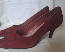 A vendre Escarpin  pointure 38 couleur Bordeaux