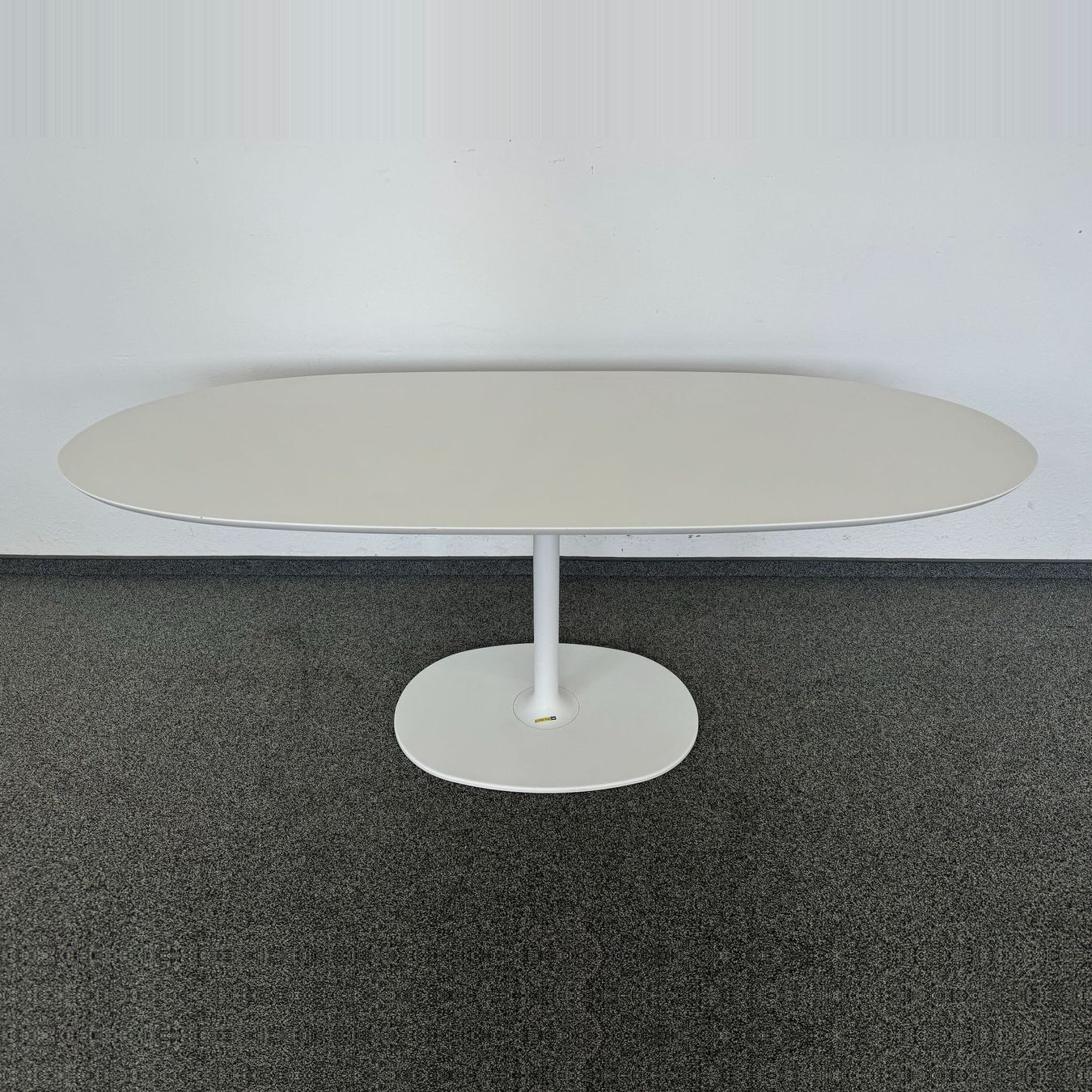 Arper Tavoli: Arper Dizzie Loungetable – Usato da Schönenwerd venduto da mcofficeshop