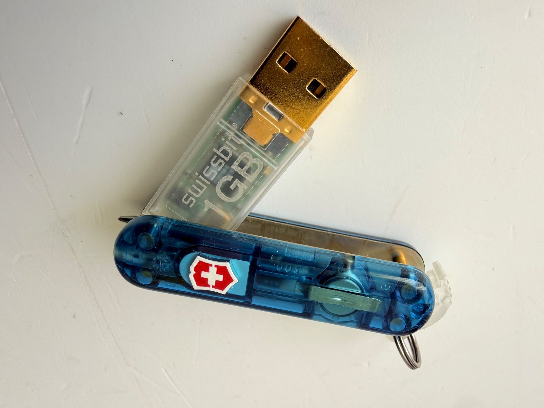 Couteaux de poche: Victorinox SwissMemory – D'occasion à Zwingen par moje1 1
