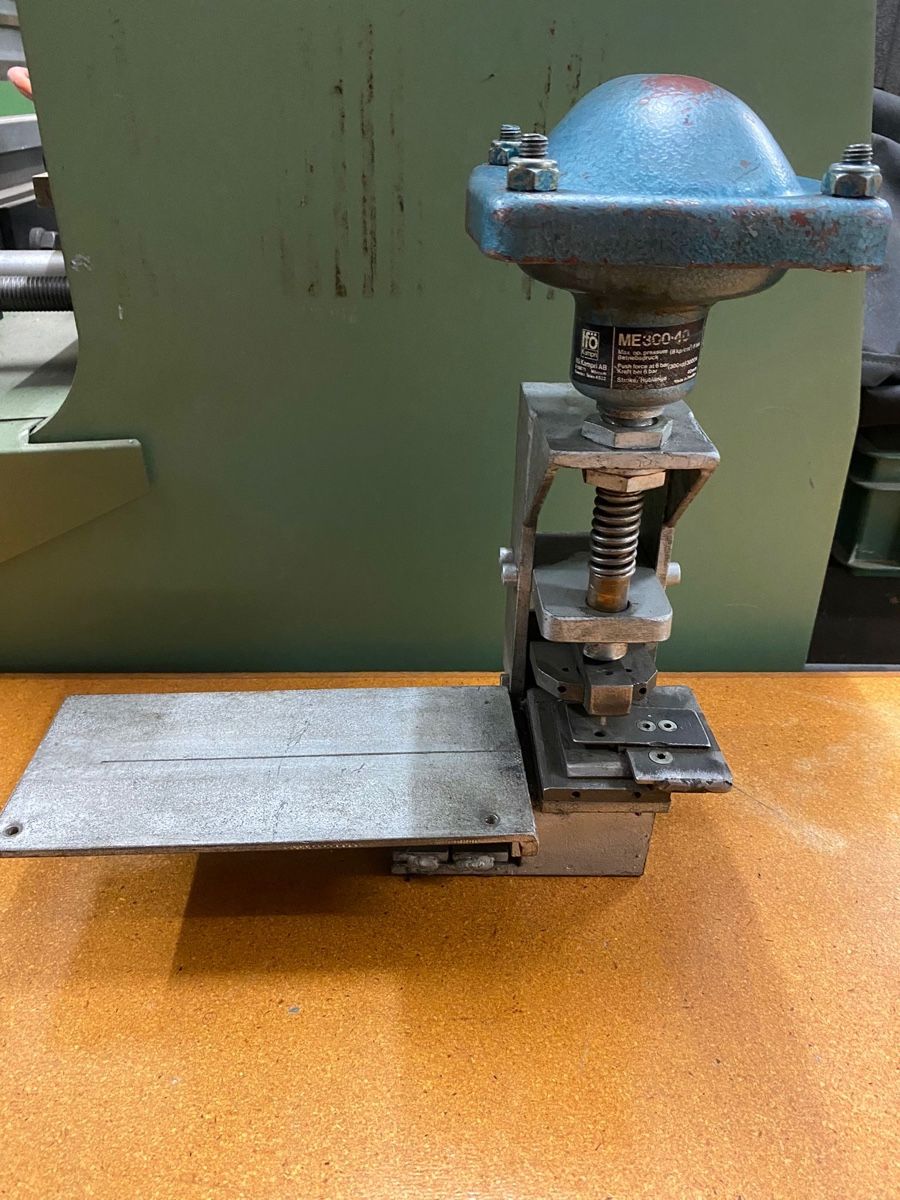 Toutes les machines: PNEUMATISCHE STANZE – D'occasion à Abtwil SG par Handwerker22