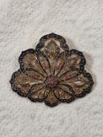 Brosche blumenförmig goldfarben mit Emaille Dekor