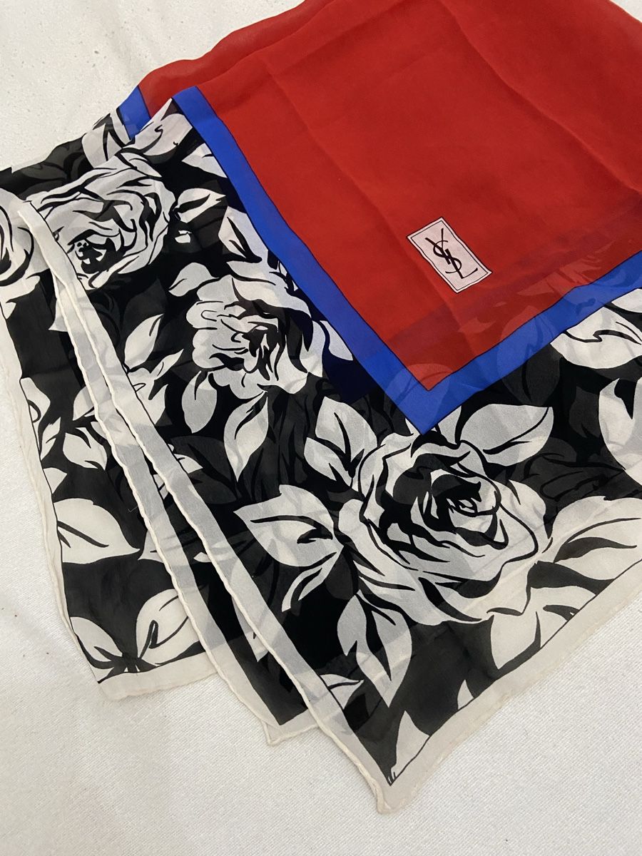 Saint Laurent Foulard & Sciarpe: Foulard Yves saint Laurent – Usato da Montreux venduto da Perledor 5