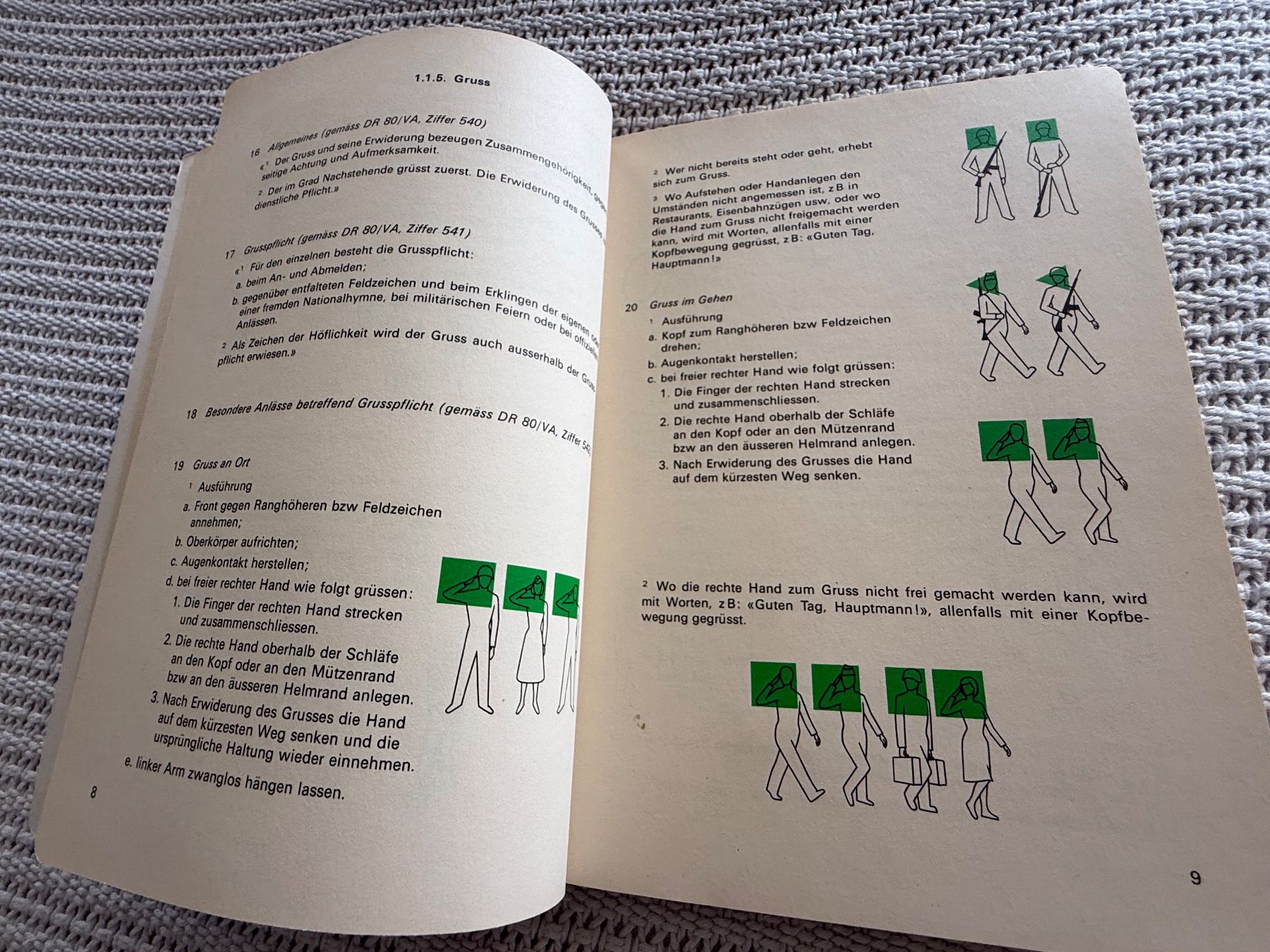 Bücher: Reglement Grundschulung - Schweizer Armee – Gebraucht aus Brütten von Hst1 4