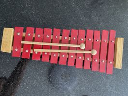 Rotes Glockenspiel mit Holzrahmen, ideal für Kinder, gut erh