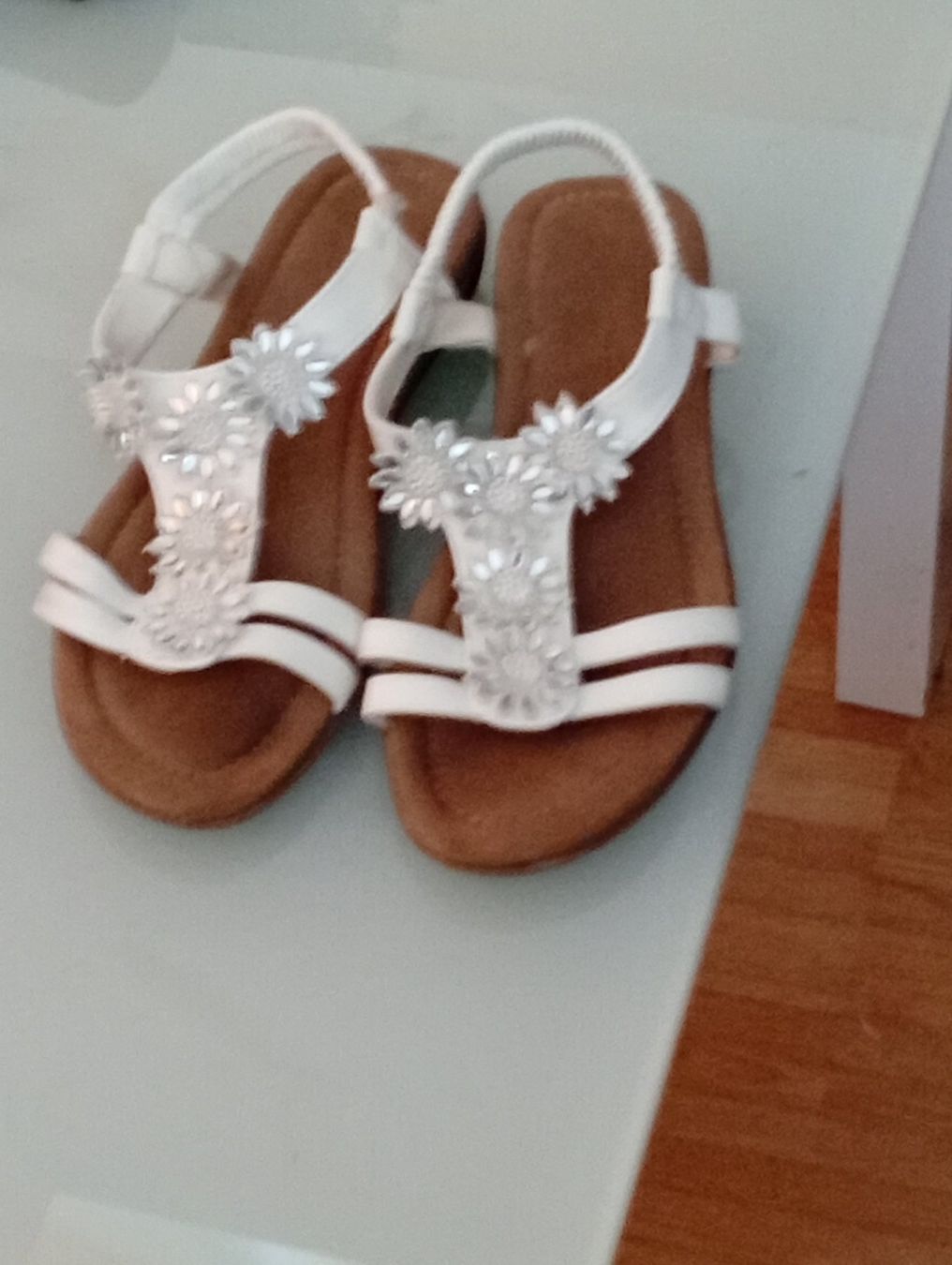 Scarpe da donna: Weiße Sandaletten(37) – Usato da Elsau venduto da beatles610