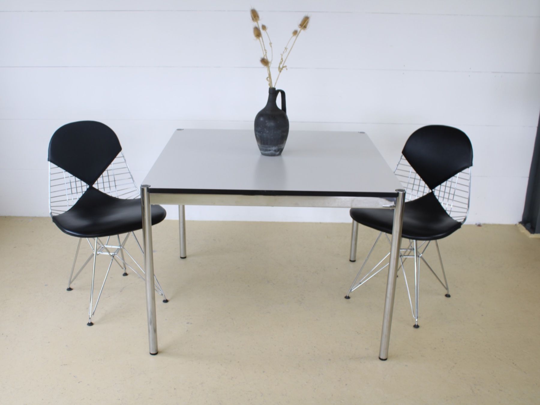 USM Scrivanie: USM Tisch (90cmx90cm) – Usato da Meinisberg venduto da atelier_TILIJA 5