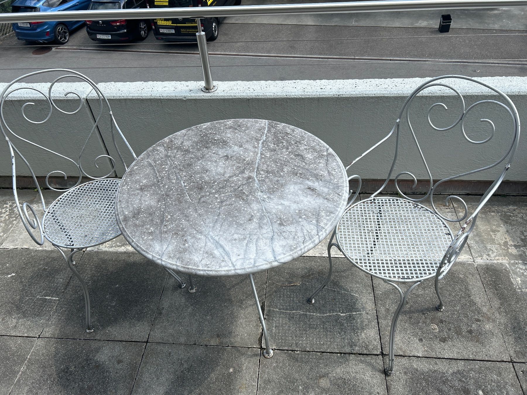 Tischset: Granittisch und 2Stühle – Gebraucht aus Wolhusen von STUR11