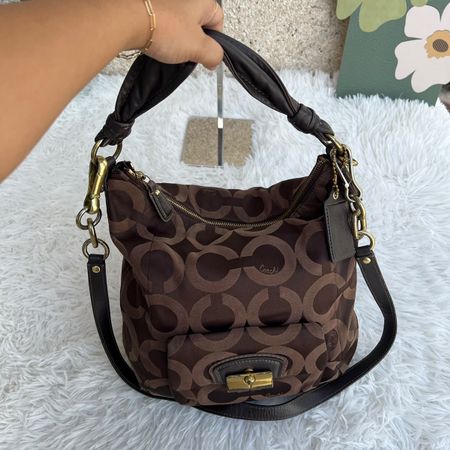 Damen Tasche braun Logo Grösse 34x33cm guter Zustand