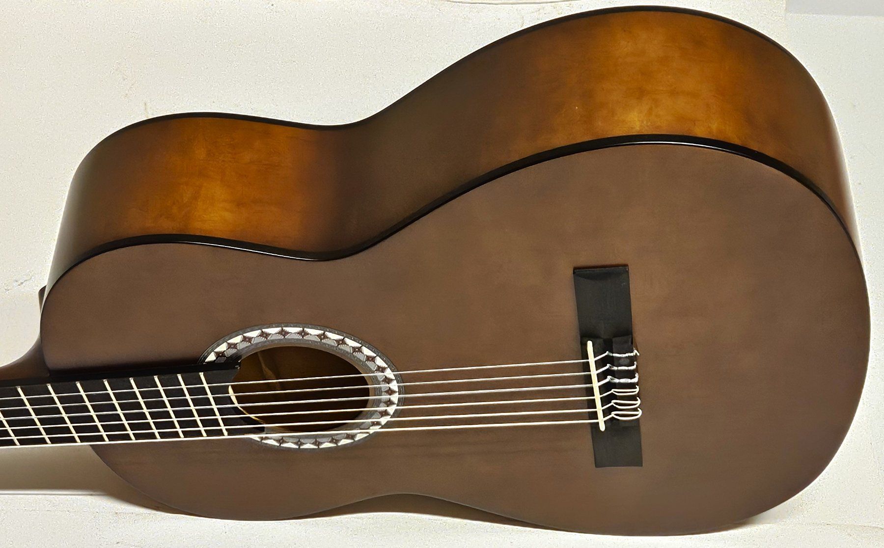 Musikinstrumente: Klassikgitarre (Konzertgitarre  4/4-tel GEWA BASIC (NEU) – Neu und originalverpackt aus Wöschnau von Musikhaus-Luethy5012 4