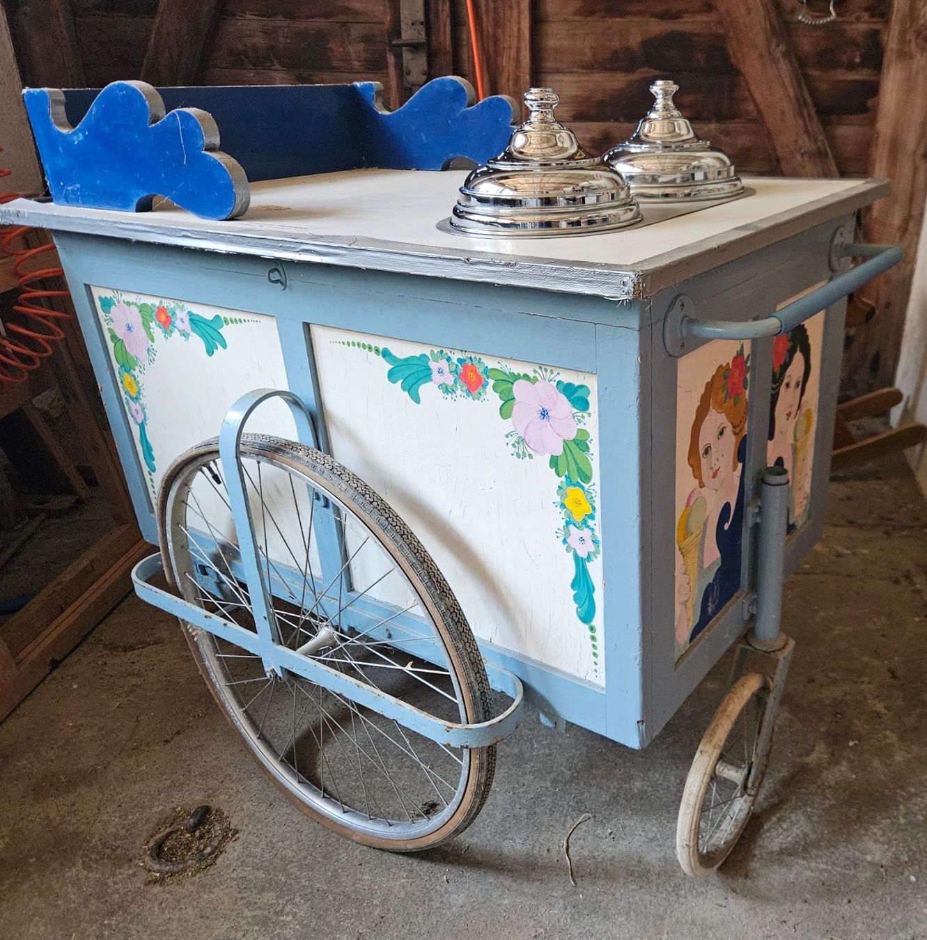 Sonstiges für Firmenanlässe & Parties: Verkaufswagen Glacewagen – Gebraucht aus Boppelsen von Pitweiss
