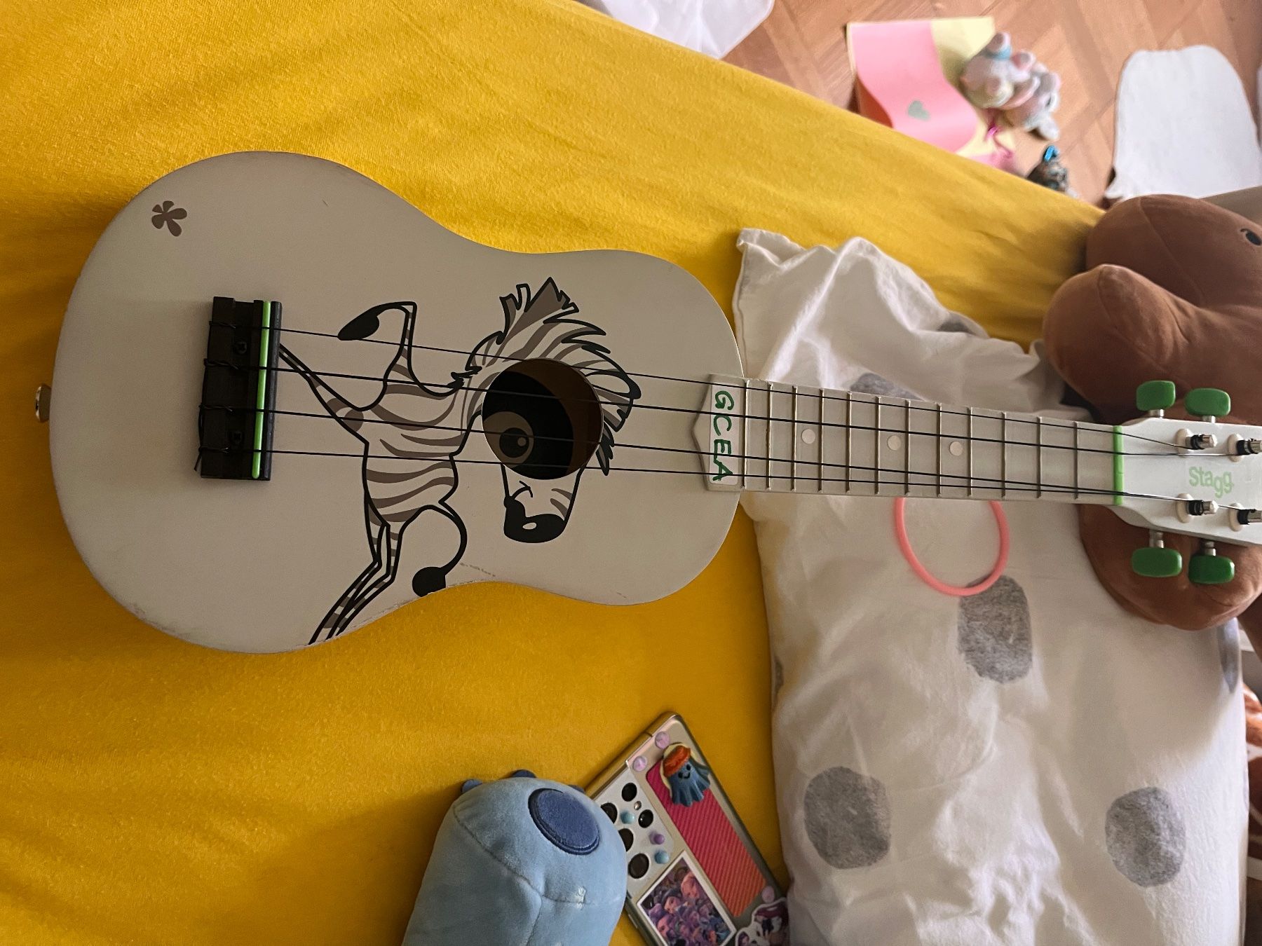 Instruments de musique: Ukulele weiss mit Zebra – Neuf (Voir description) à Wädenswil par khira 4