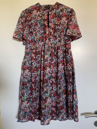 Robe à fleurs Vero Moda, taille S, neuve.