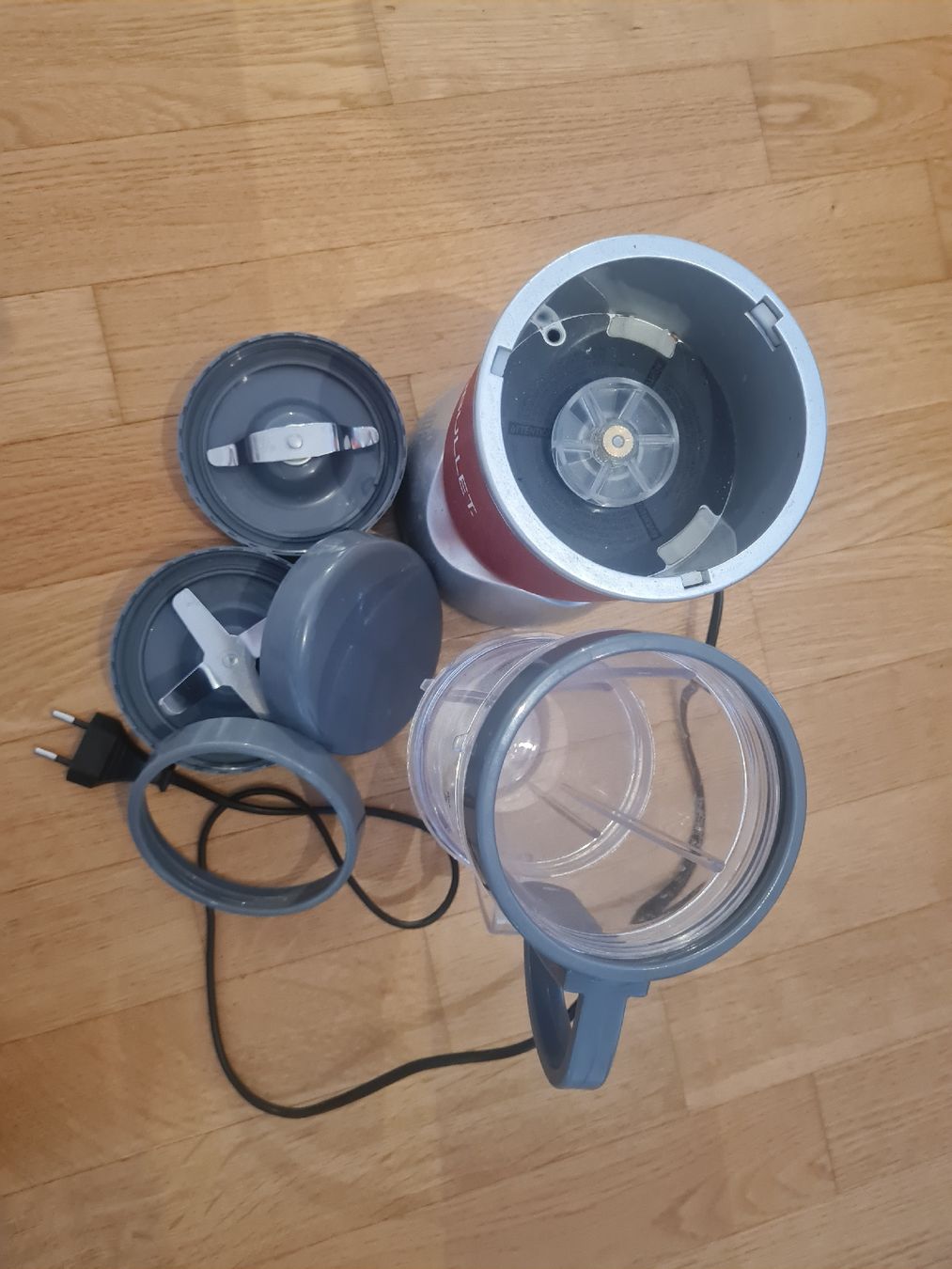 Nutribullet Küchengeräte: NutriBullet Magic Bullet blender red good condition – Gebraucht aus Zürich von fio_2hvt 1