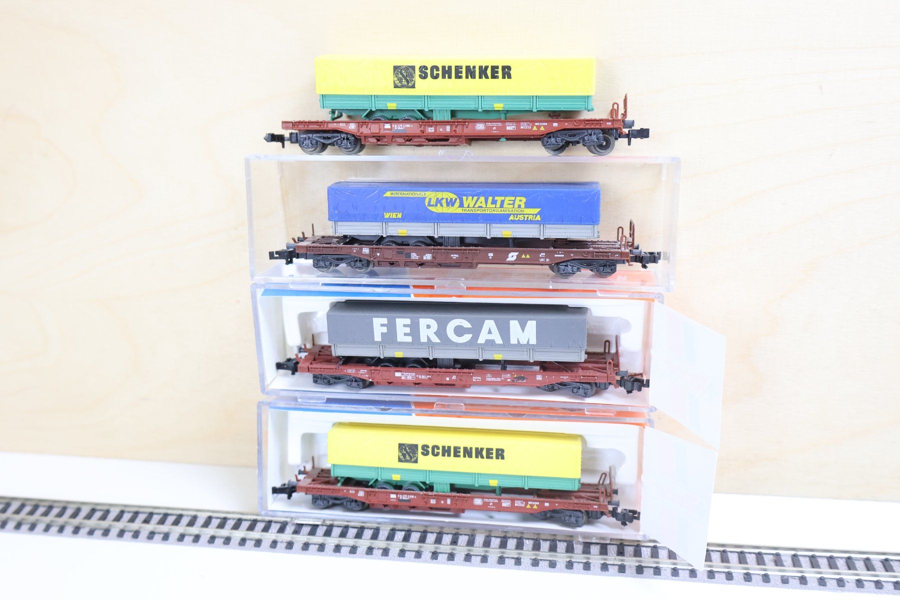 Roco Modelleisenbahnen: ROCO 4 x HUPAC Wagen Set Spur N – Gebraucht aus Winterthur von Monstera 2