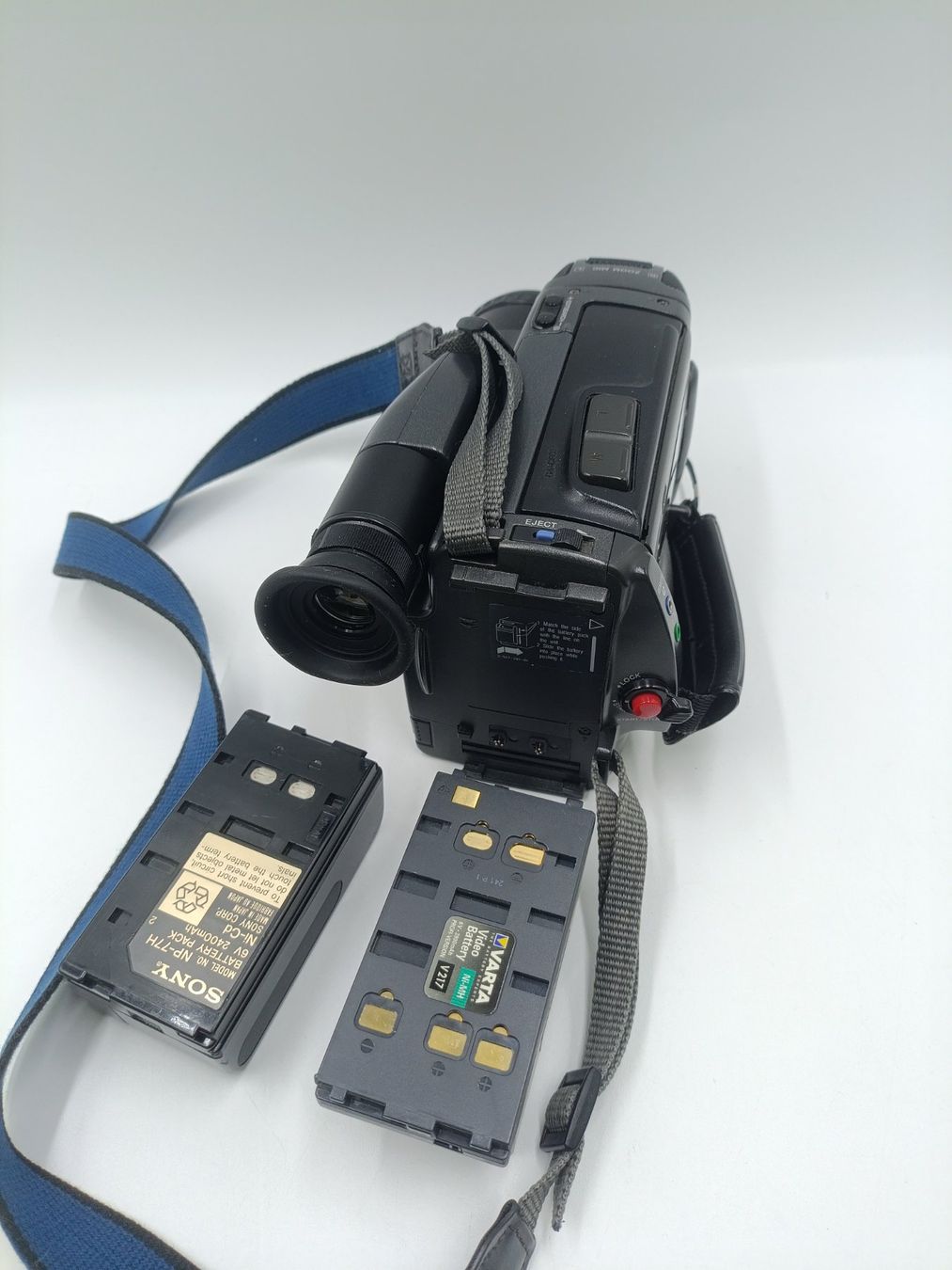 Sony Camcorder: Sony Handycam Video Hi8, Model: CCD-TR2000E – Gebraucht aus Wil SG von  4