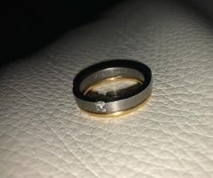 Titan / Goldring mit Diamant