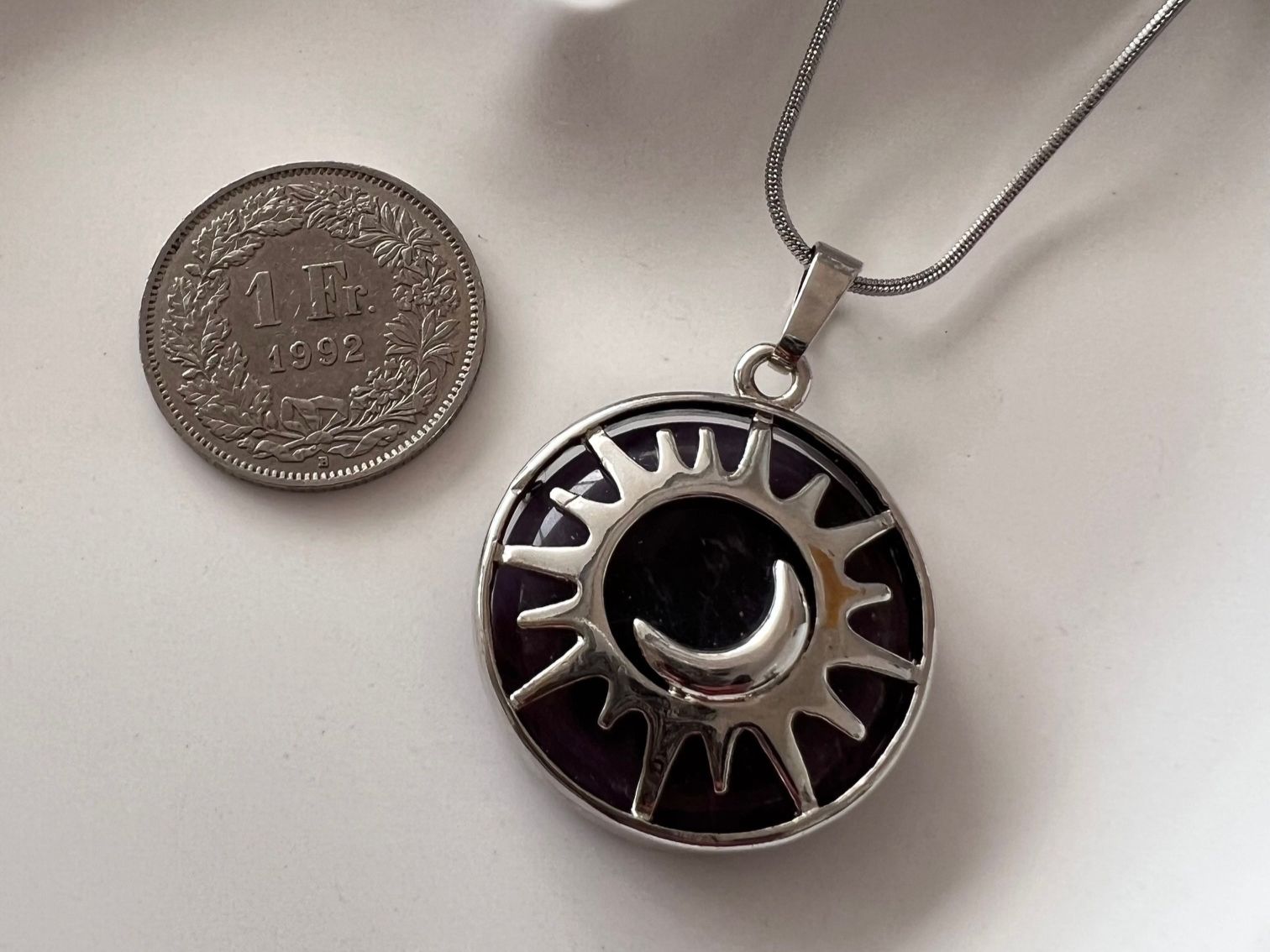 Ciondoli: Gros pendentif en améthyste - soleil & lune – Nuovo e nell'imballaggio originale da Pully venduto da sunaddict 1
