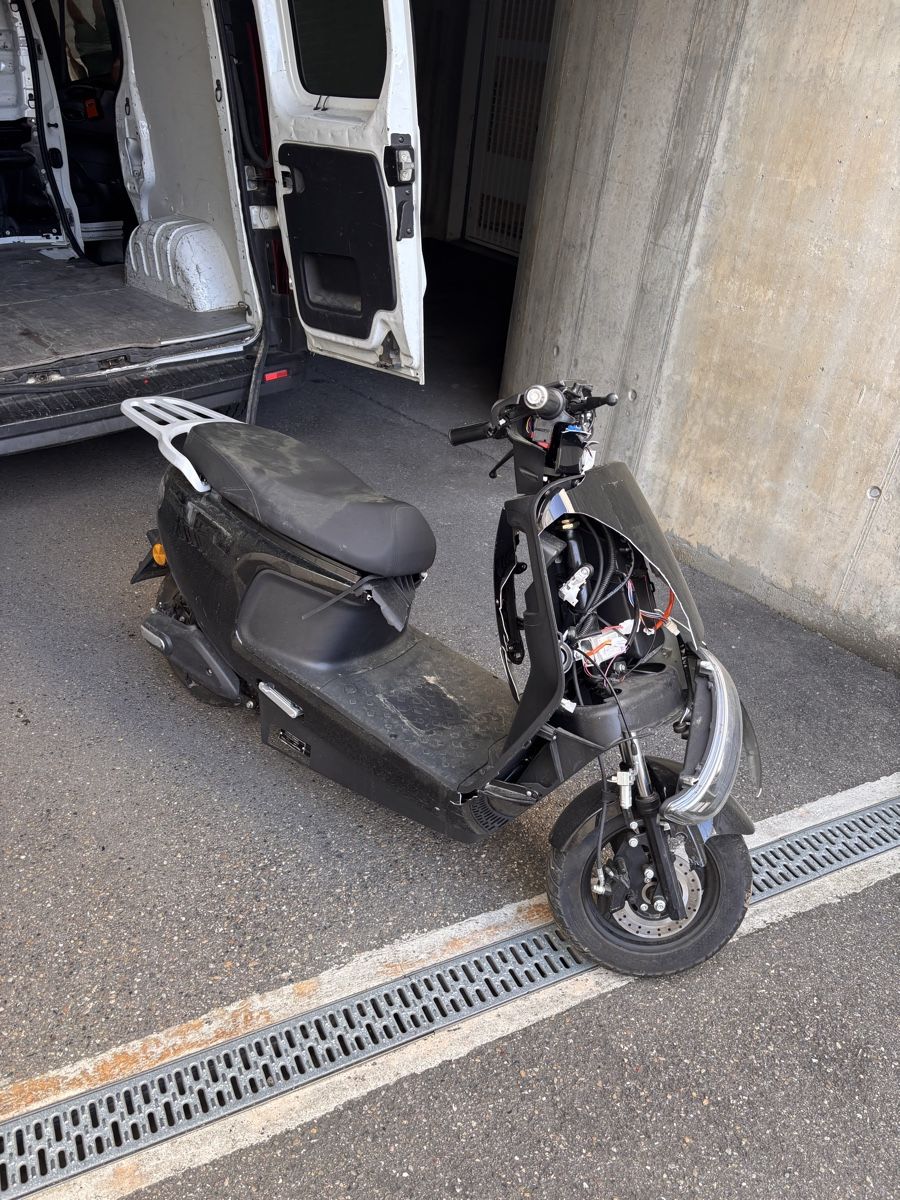 Scooter: E Roller ab 1.- ( Unfall )  – Difettoso da Bülach venduto da aes_vd5b