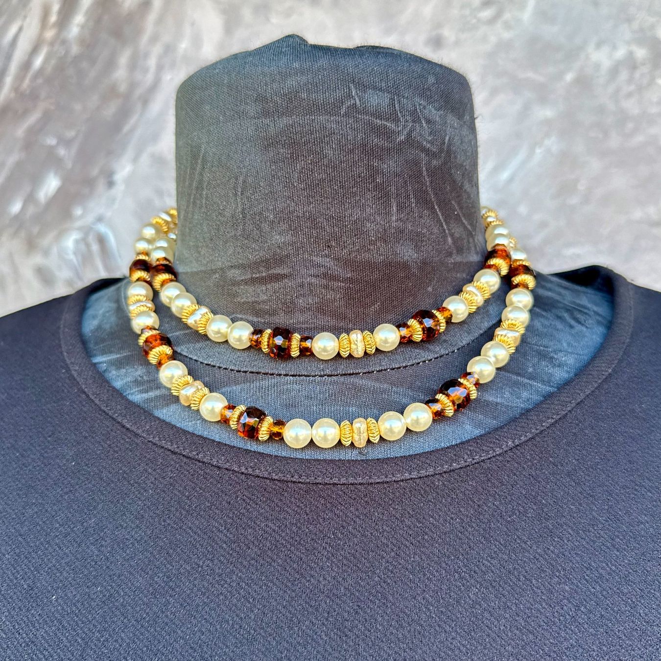 Catenine: Collier long perles blanches et perles ambrées facettées – Usato da Thônex venduto da Suisse.Shopping