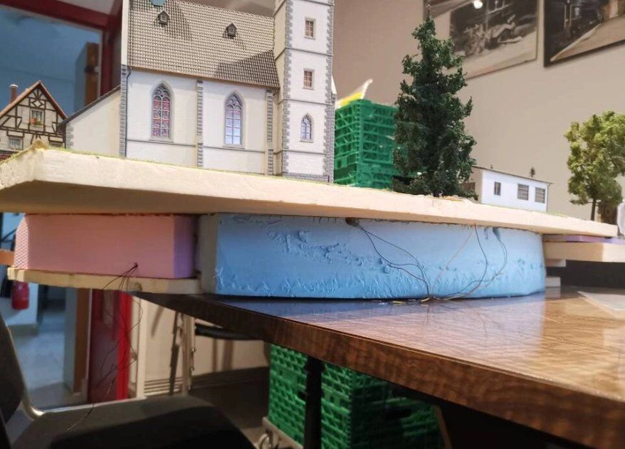 Faller Modellini di ferrovie: Modul - Strasse mit Kirche und Friedhof – Usato da St. Margrethen SG venduto da tribeli98 1