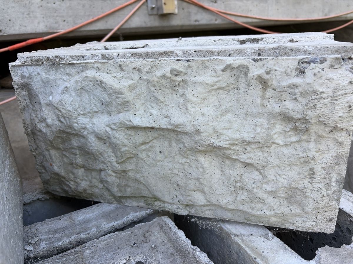 Pietre & tegole: Beton-Mauersteine  – Usato da Uttigen venduto da Dianan 1