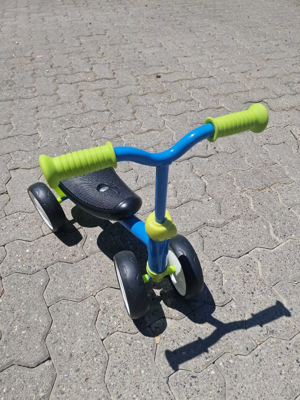 Smoby Fahrzeuge für Kinder: Smoby Kleinkinderfahrrad – Gebraucht aus Fribourg von Rabalam