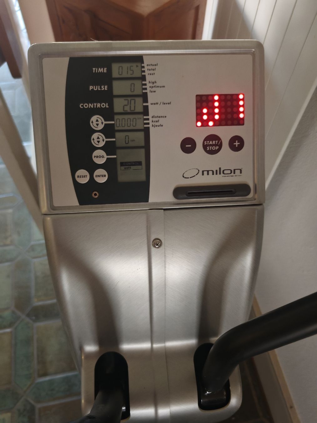Vélos d'appartement: Profi Crosstrainer freigeschaltet – D'occasion à Gerlafingen par Omarschal