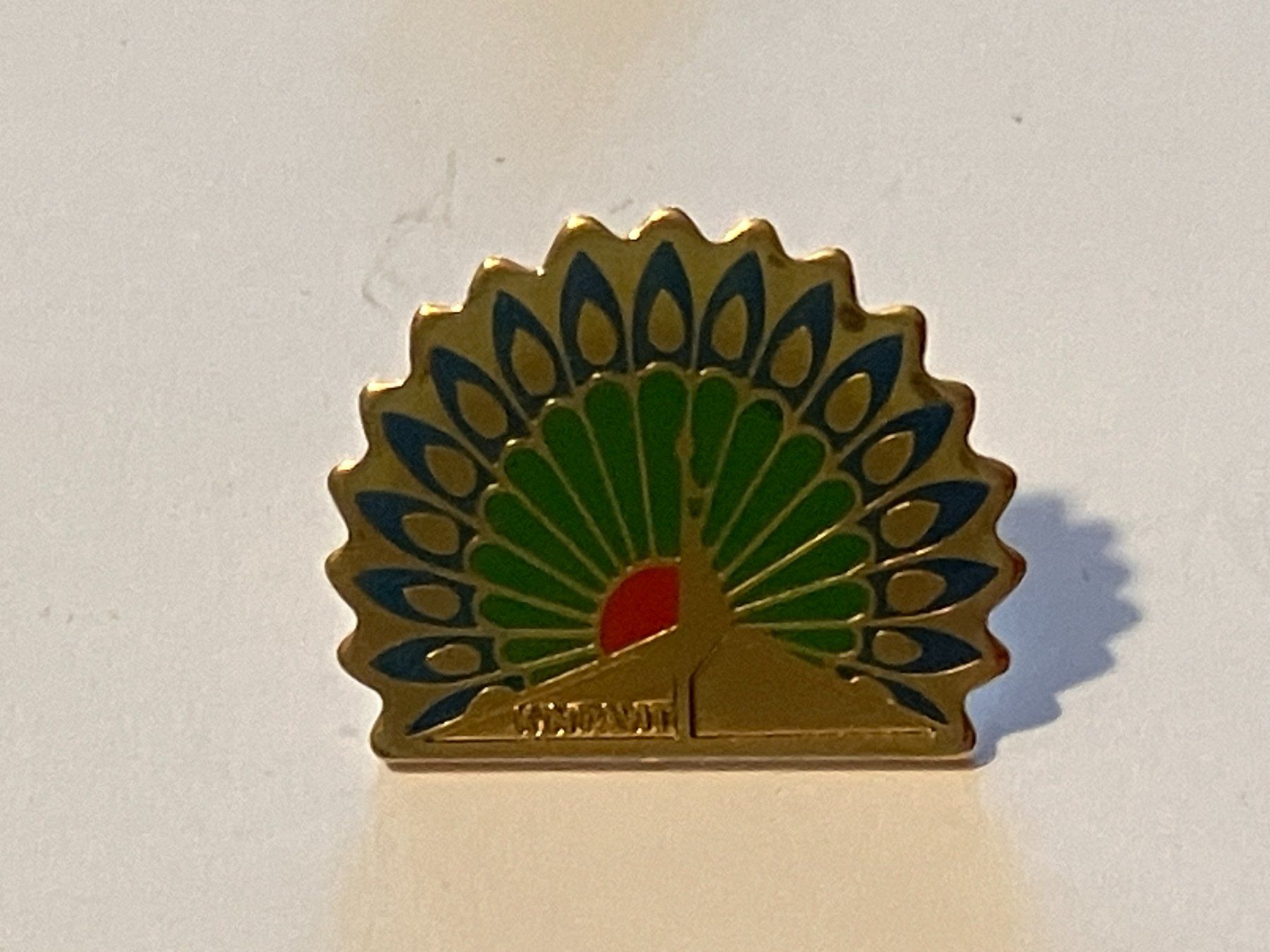 Plaketten & Abzeichen: 1 Pin Kentavit Pfau – Gebraucht aus Basel von djwwpp