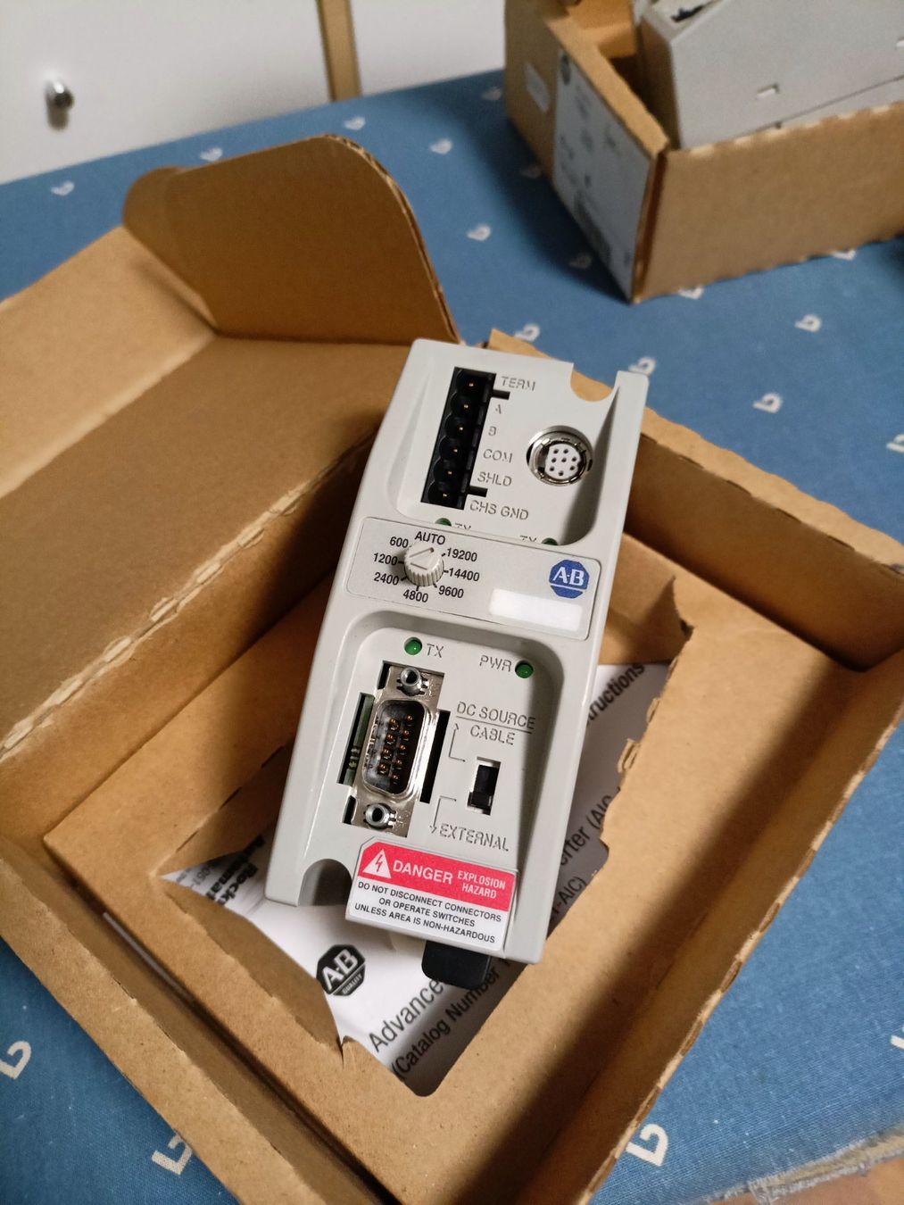 Convertitori: Neu Allen-Bradley 1761-NET-AIC Interface Converter – Nuovo e nell'imballaggio originale da Hunzenschwil venduto da Juha10