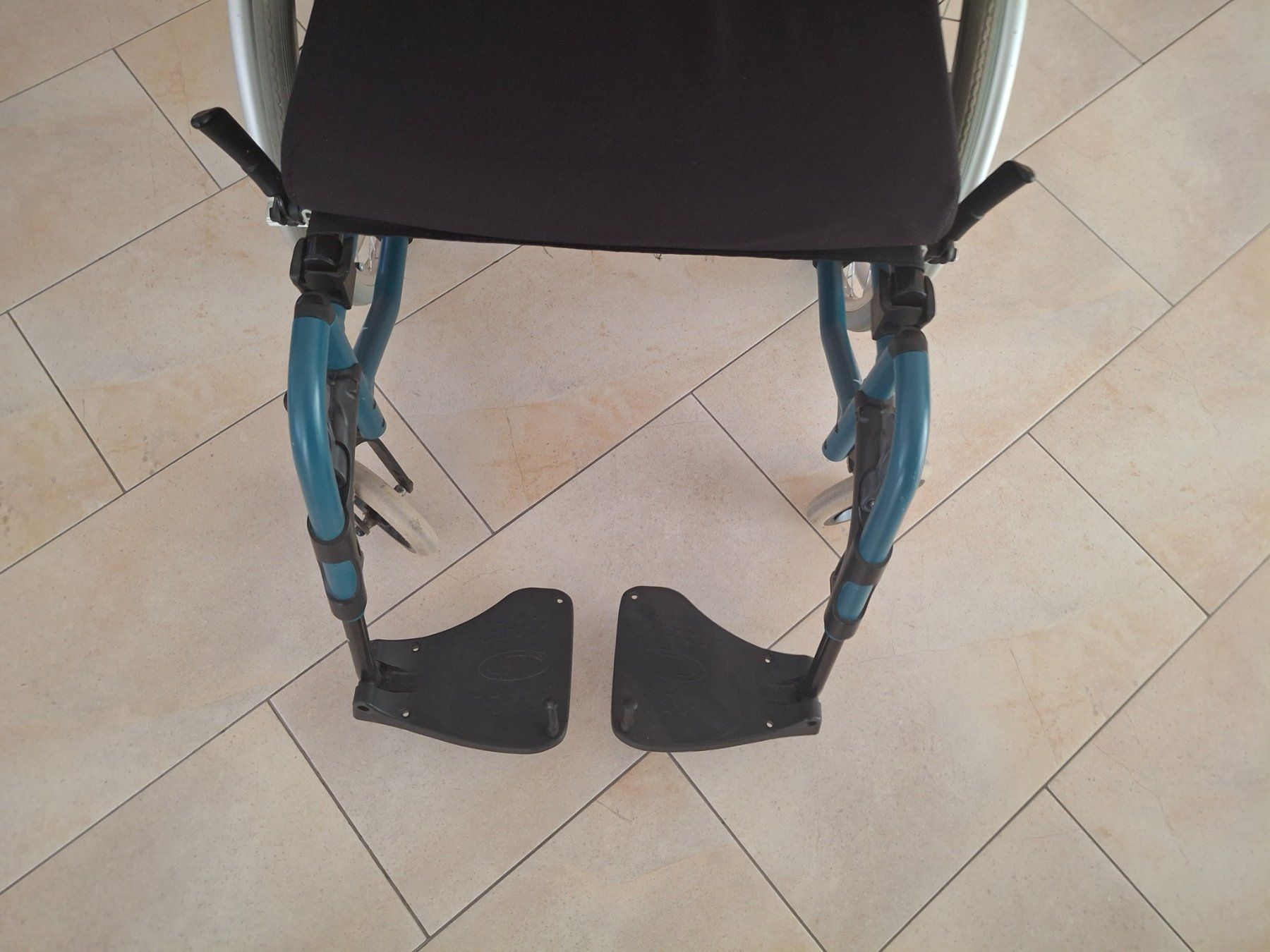 Rollstühle: Rollstuhl Invacare Action3 Echo mit Trommelbremsen – Gebraucht aus Wittnau von Onyx73 5