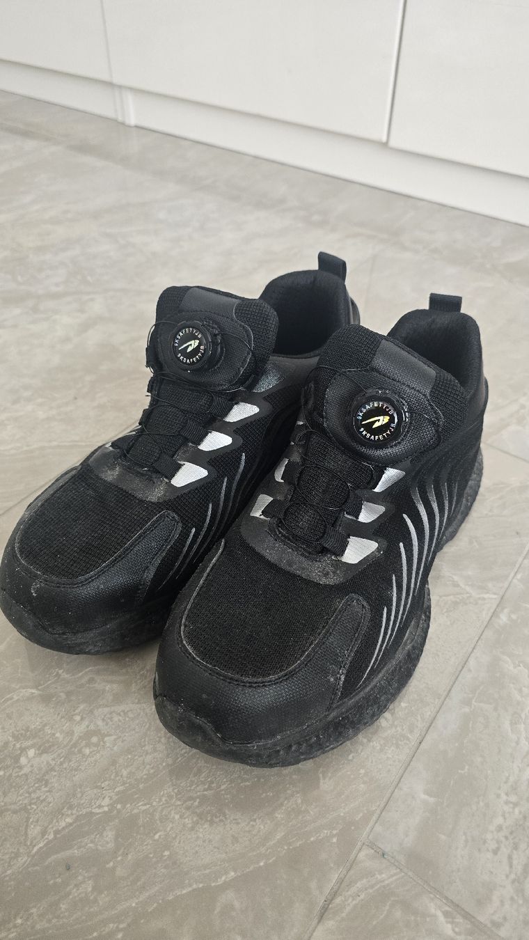 Scarpe da uomo: Sicherheitsschuhe grösse 45 – Usato da Lengnau BE venduto da Thanu1994