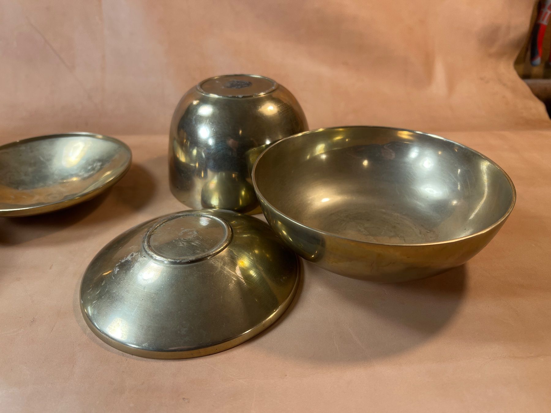 Ciotole: CHINESISCHE ODER KOREANISCHE SCHALEN ODER GONGS – Usato da Riva San Vitale venduto da AM25 4