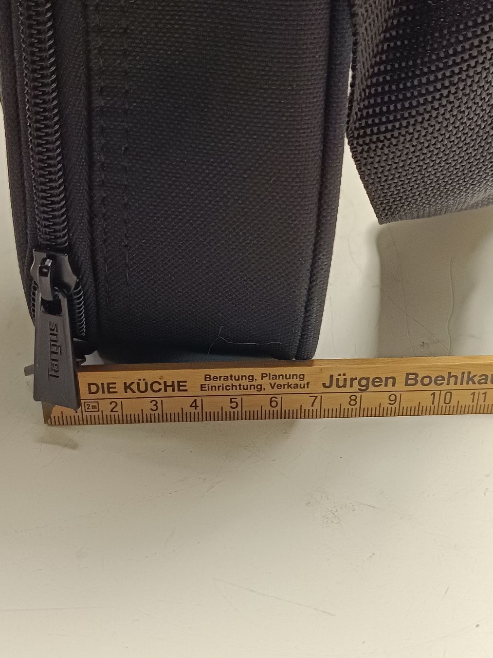 Targus Borse: Targus Laptoptasche Schwarz Rot(em76) – Usato da Künten venduto da Schnaepplihuus 9