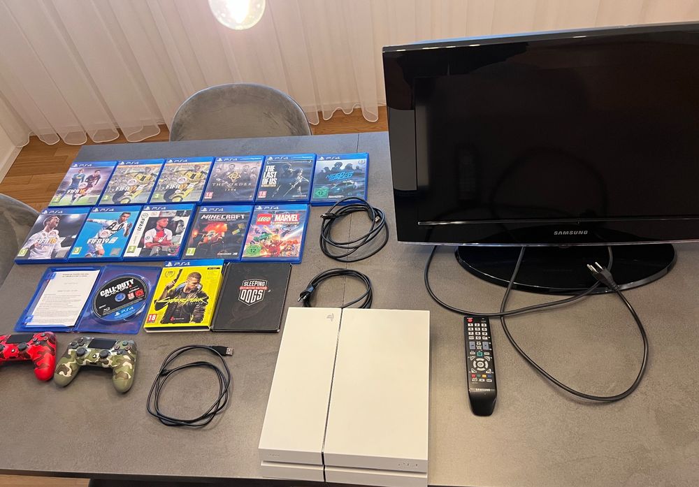Playstation 4 500GB mit 14 Spielen 2 Controller + Samsung TV Kaufen