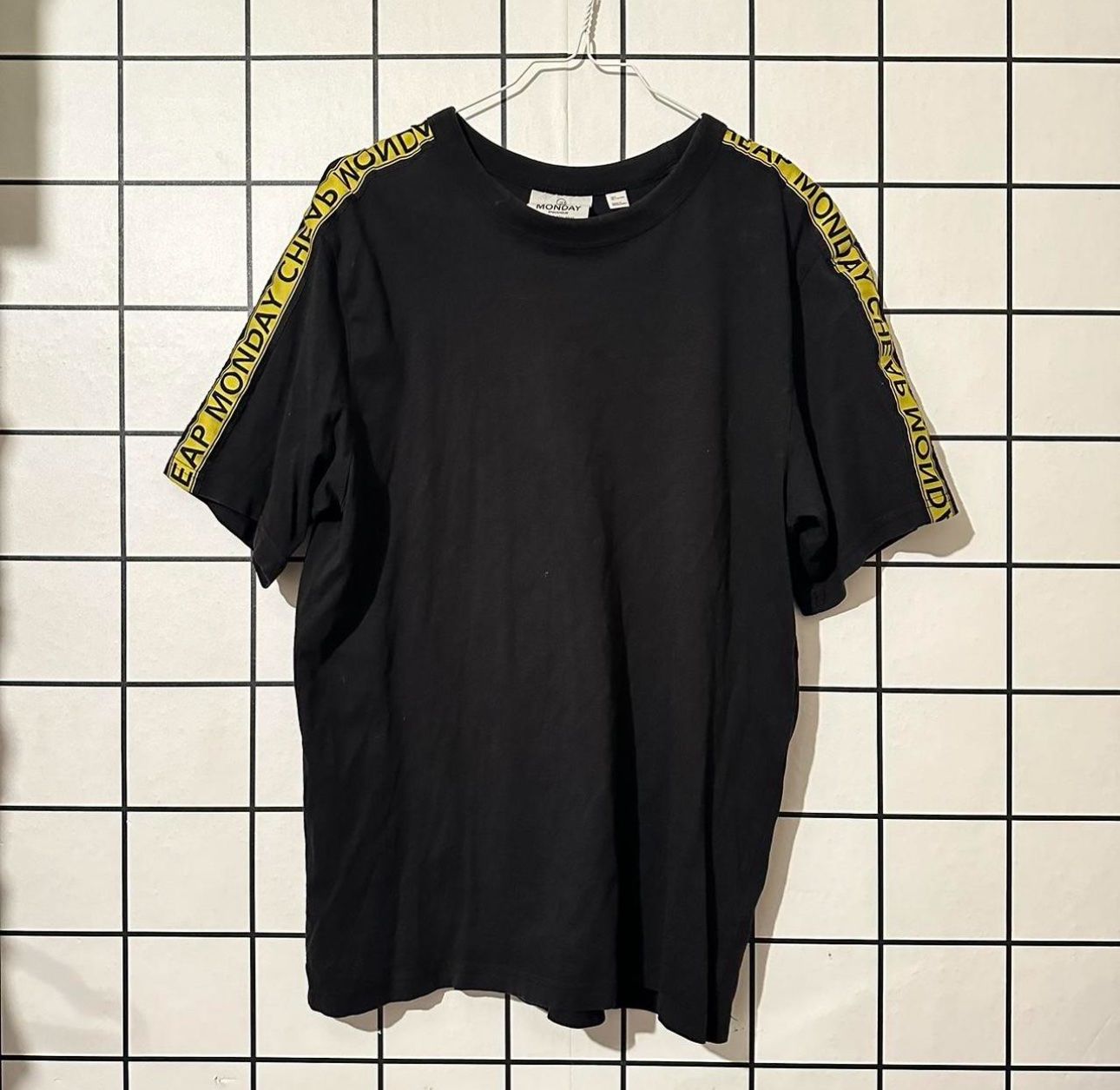 T-shirt: Graphic Cheap Monday Boxer Logo Tee - SIZE S – Usato da Genève venduto da ravehotline