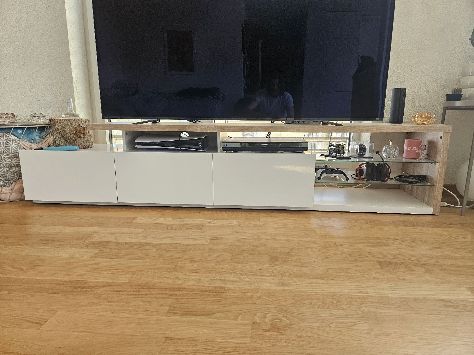 Conforama Mobili TV: Meuble TV moderne avec rangement – Usato da Morges venduto da Mlle_Croft_91