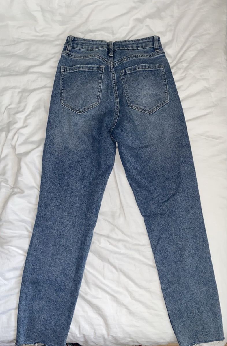 Jeans: Blaue Jeans mit Löchern – Usato da Bülach venduto da reaos 3