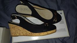 Schwarze Keilsandaletten Gr. 37 mit goldenen Schnallen