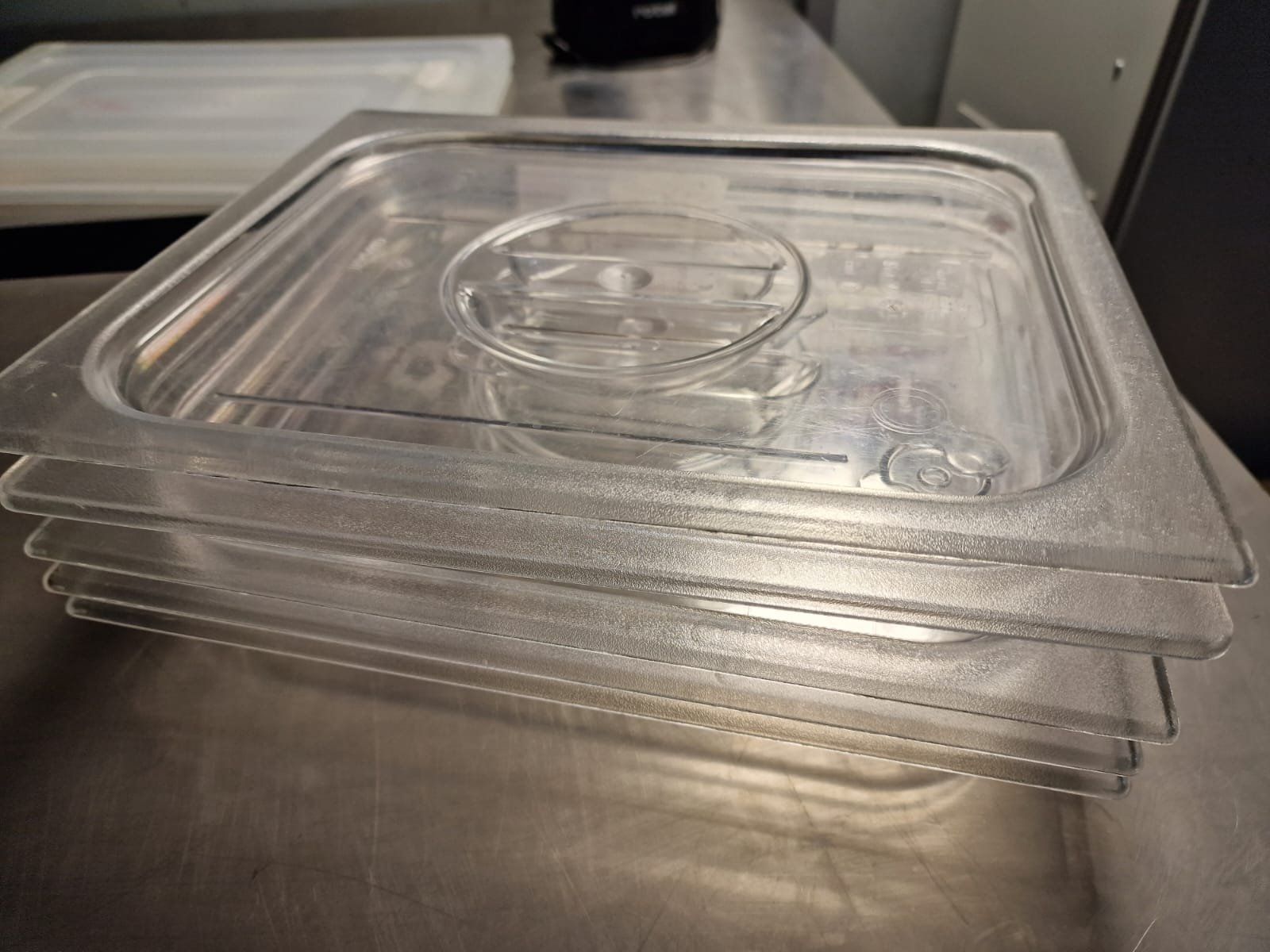 Cuisines complètes: GN Deckel 1/2 – D'occasion à Wuppenau par Gastro-Wuppenau