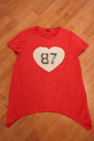 rotes T-Shirt 176 mit Wendepailletten