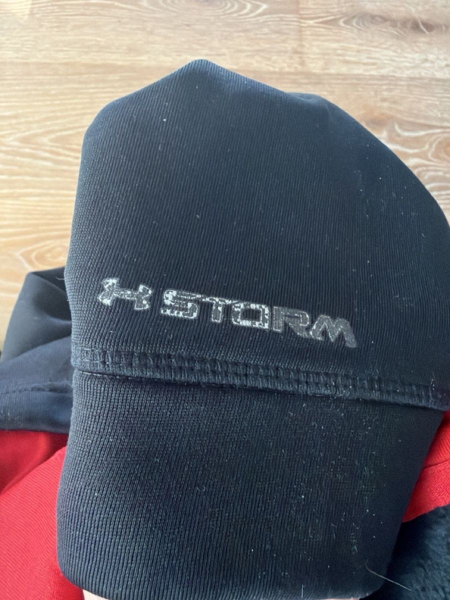 Under Armour Pullover & Sweatshirts: Warmer Under Armour Hoodie, GrösseS/ M, – Gebraucht aus Moudon von patricia115 3