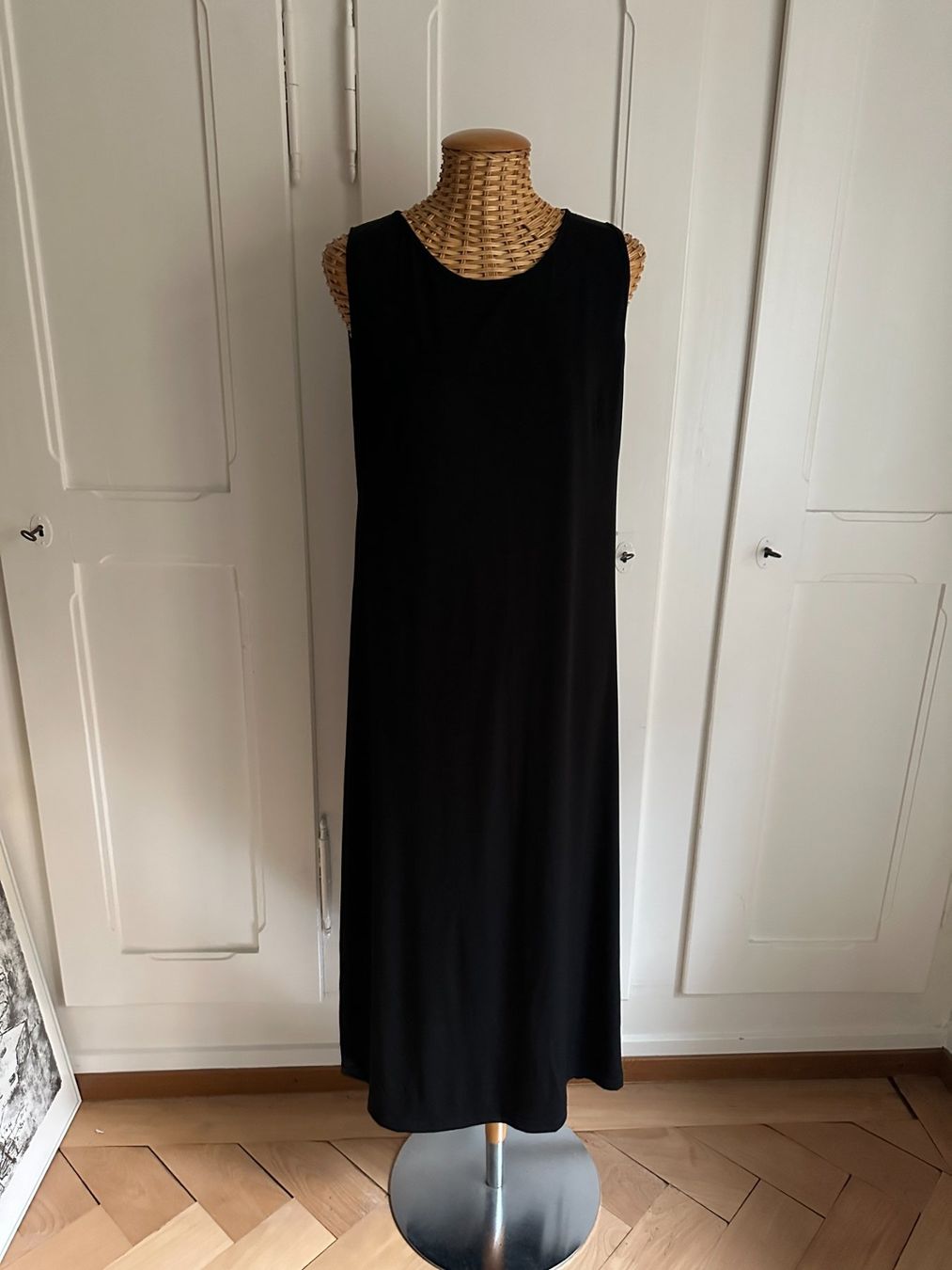 Kleider: AMAMITOO - Kleid schwarz fliessend 40 – Gebraucht aus Zürich von Diazaio
