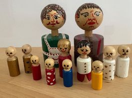 Holzfiguren Familie, 12 Stück, Vintage