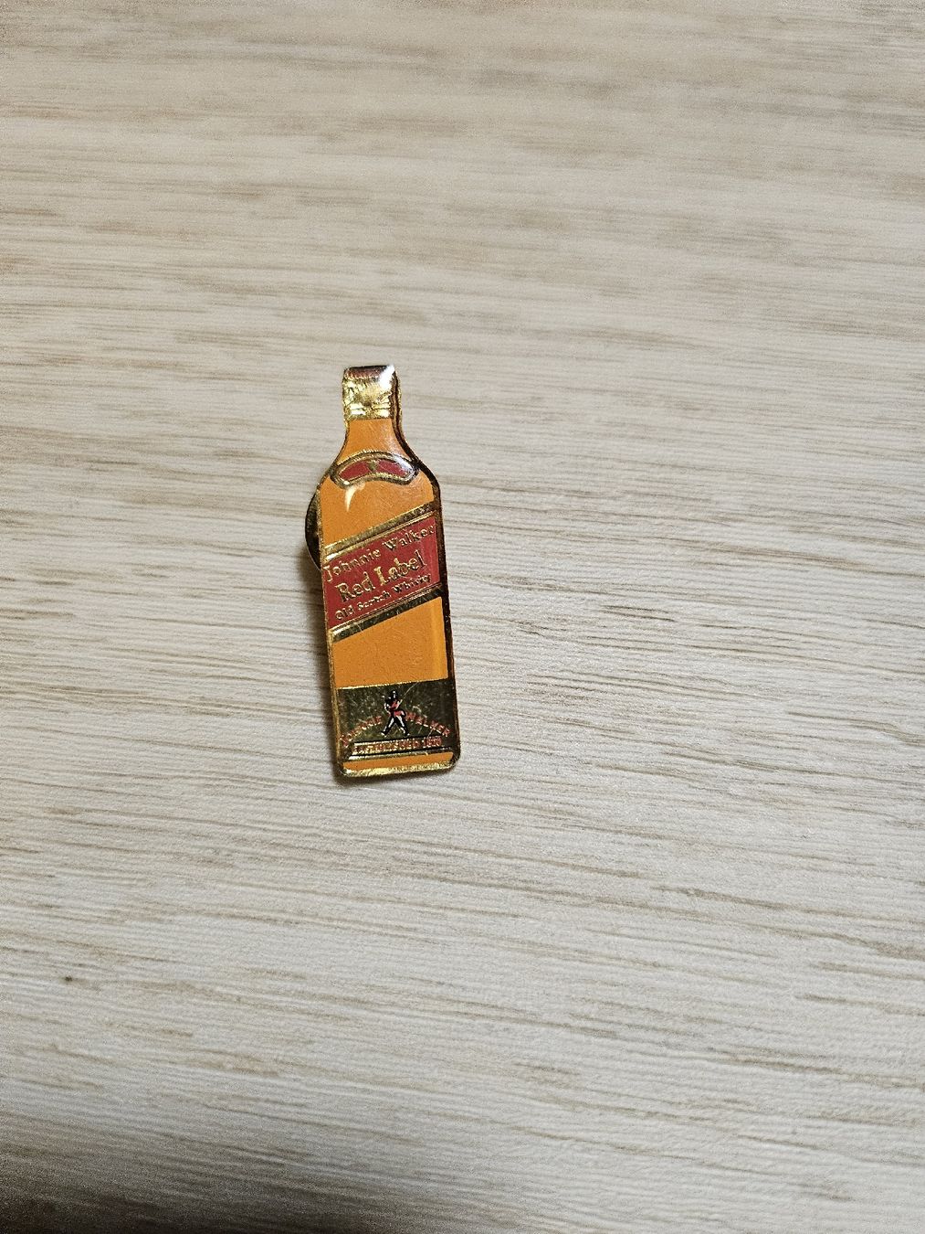Placchette & Badge: Pin's Johnnie Walker Red Label Vintage – Usato da La Joux FR venduto da car_ck96