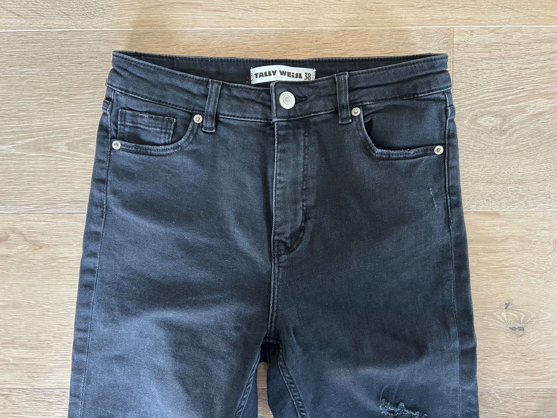 Tally Weijl Jeans: Schwarze Skinny-Jeans Grösse 38 – Gebraucht aus Niederhelfenschwil von aur_ms6f 1